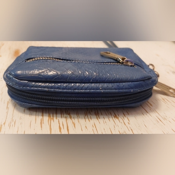 Liz Claiborne Small Wristlet Wallet Blue Faux Crocodile Clutch Purse - Picture 3 of 7